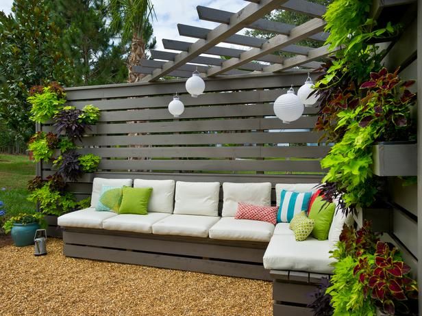 outdoor-corner-bench-pergola