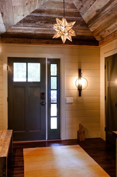 Foyer vaulted ceiling