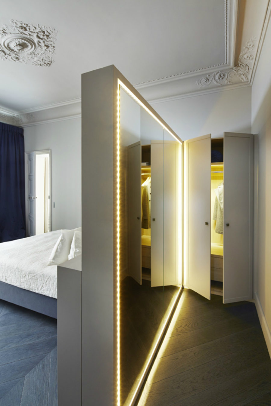 Mirrored wall 900x600 Bedroom Mirror Designs That Reflect Personality