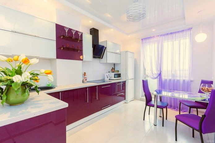 интерьер кухни в фиолетовых тонах