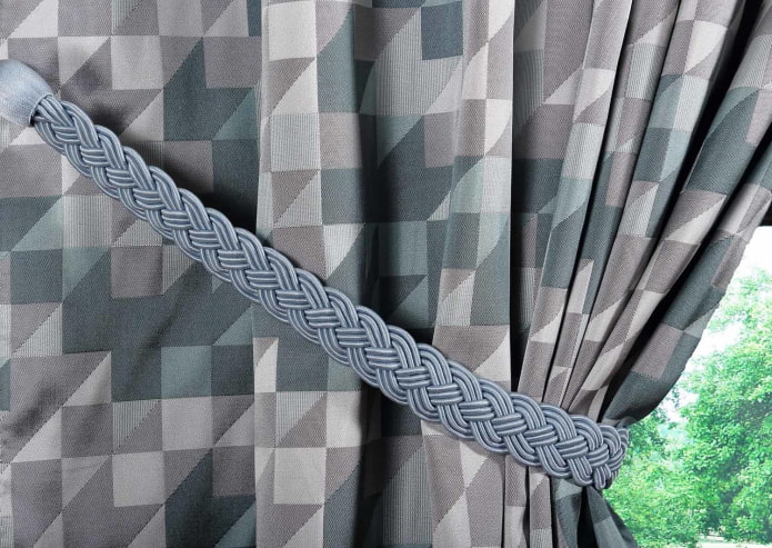 штора с подхватом в виде косички штора с подхватом в виде косички