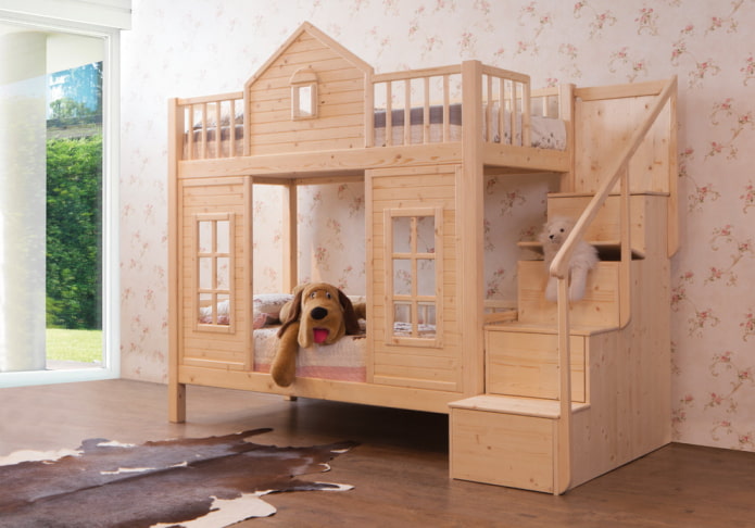 двухъярусная кровать-домик в детской