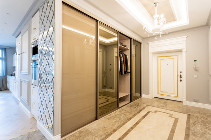 гардероб вдоль стены в интерьере прихожей гардероб вдоль стены в интерьере прихожей