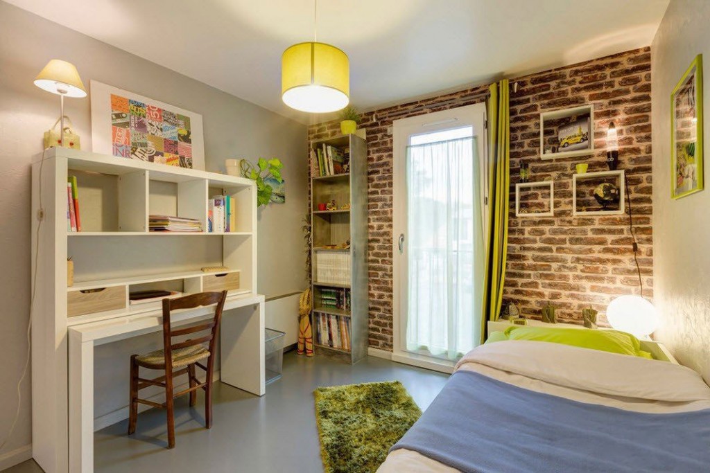 Детская комната в стиле лофт с кирпичными обоями