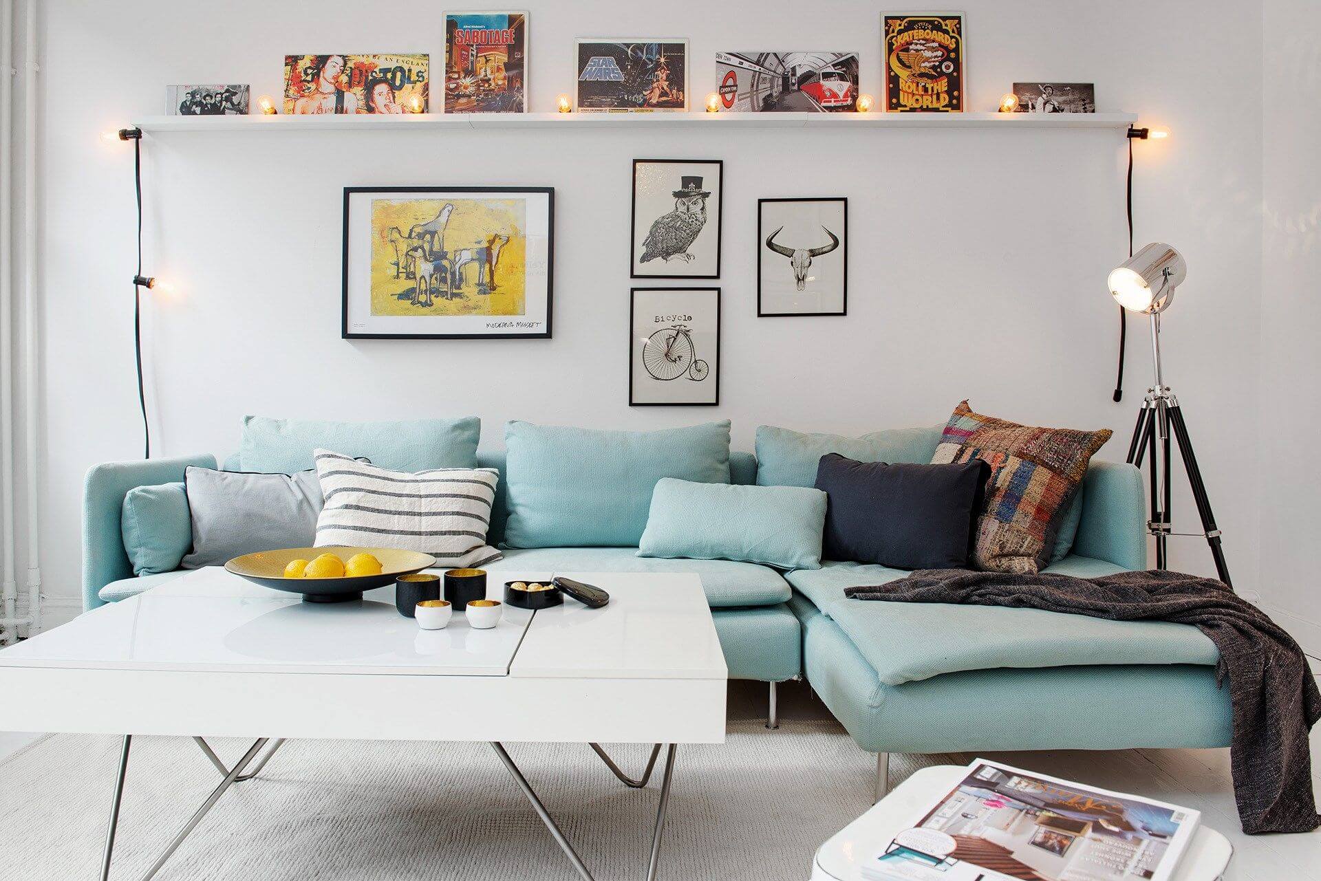 Диванные подушки, пледы, полосы ткани в скандинавском стиле