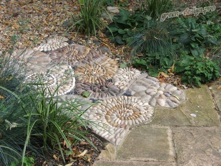 Оригинальная садовая дорожка из камня