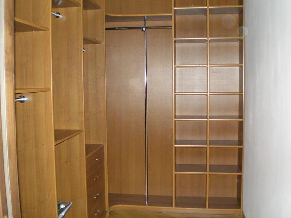 Сделать гардеробную можно самостоятельно без особых усилий