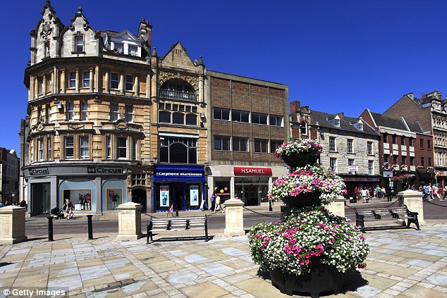 The cheapest place to live within a 40 to 59 minute commute of London is Northampton