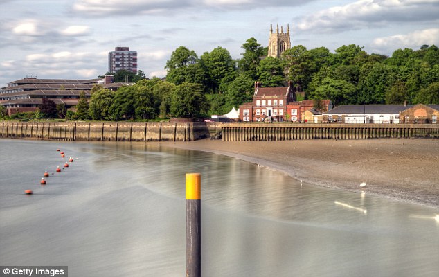 The cheapest places to live within a 19 to 39 minute commute of London is Chatham in Kent