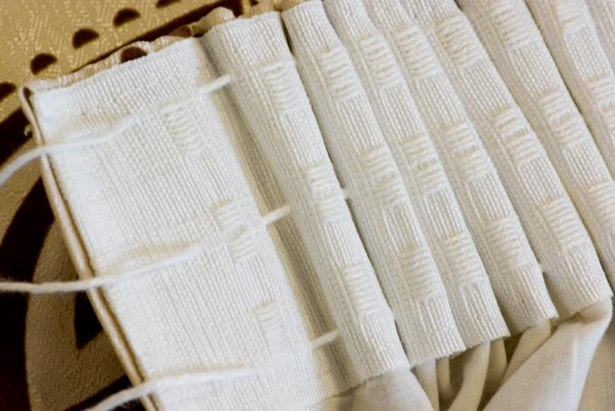 Пришивание ленты к тюлю