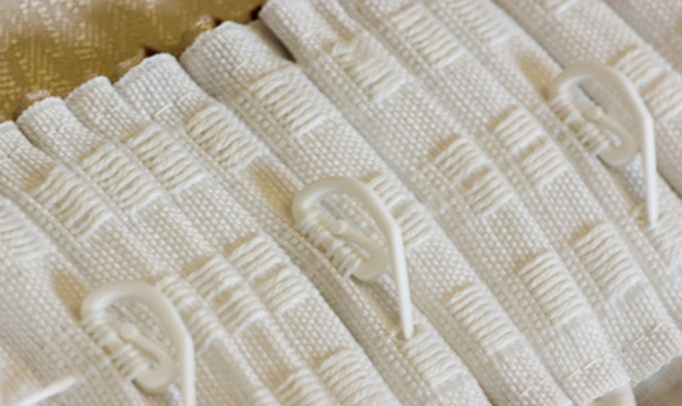 Пришивание ленты к тюлю