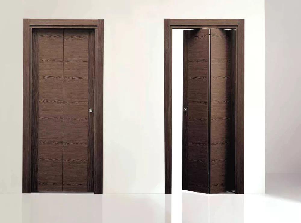 Складывающиеся двери могут быть изготовлены из фанеры, МДФ или дерева