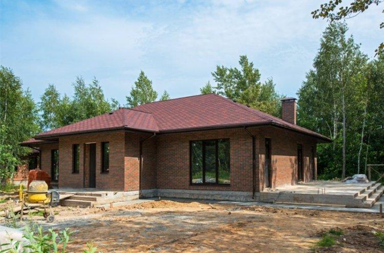 Одноэтажные дома из кирпича - проекты и фото