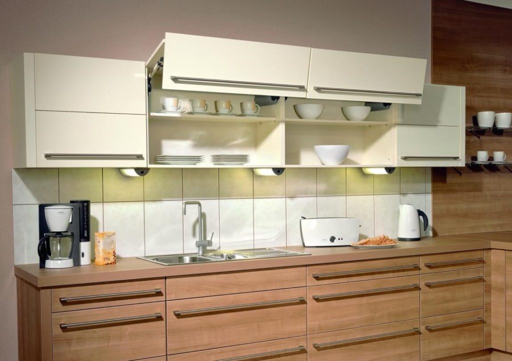 Фото навесного шкафа для посуды с глухим подъёмным фасадом