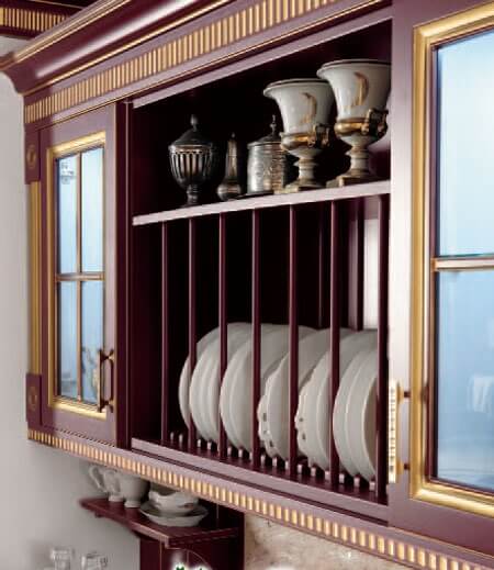 Кухонный шкаф для тарелок в классическом стиле