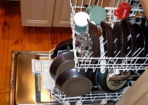 сковородки в полноразмерной посудомечной машине