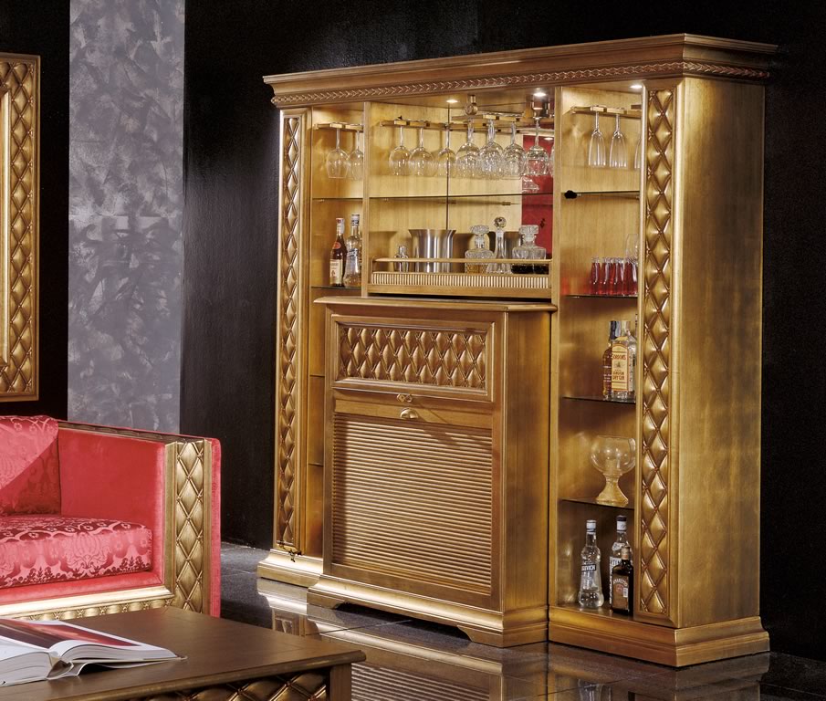 Резной шкаф