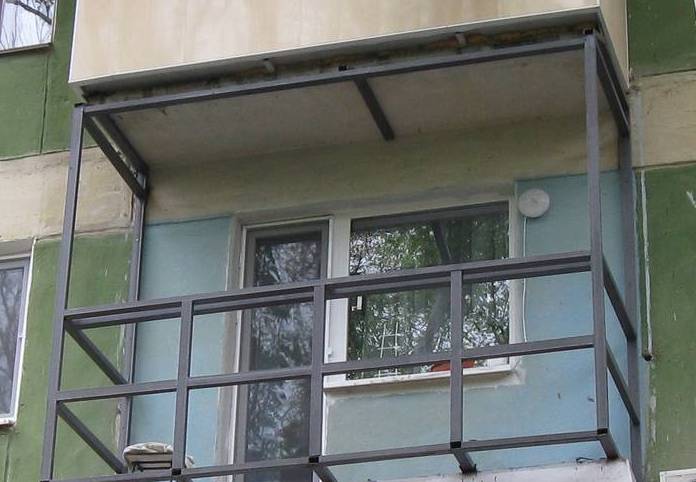 osteklenie-balkonov-alyuminievoe