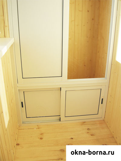 Раздвижной трехсекционный шкаф открытый из алюминия и пластика