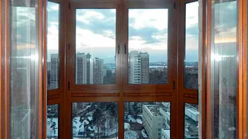 Деревянное остекление балкона