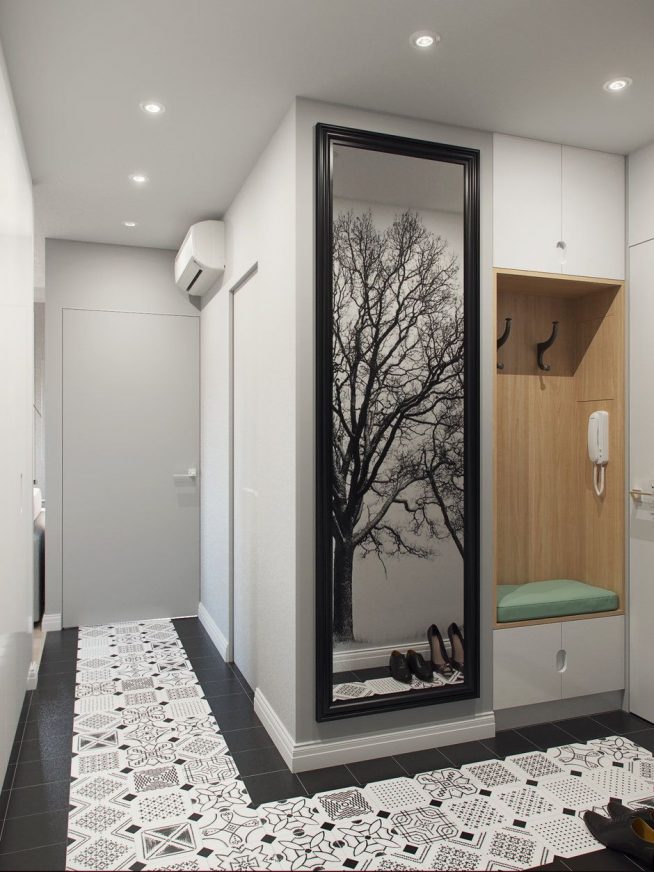 Дверь в ванную комнату и прихожая