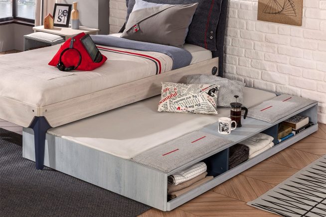 Выдвижная кровать в студии