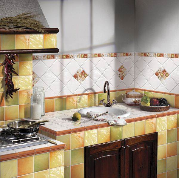 Комбинированная раскладка плитки на кантри-кухне Комбинированная раскладка плитки на кантри-кухне