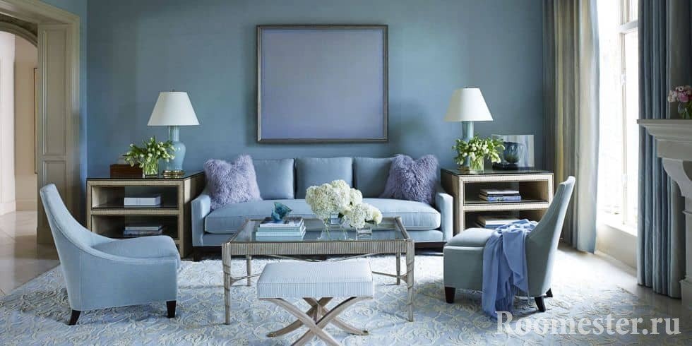 Стильная квадратная гостиная в оттенках синего цвета Стильная квадратная гостиная в оттенках синего цвета