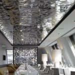 Зеркальный потолок с рисунком