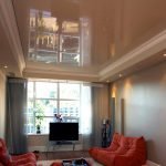 Красный диван