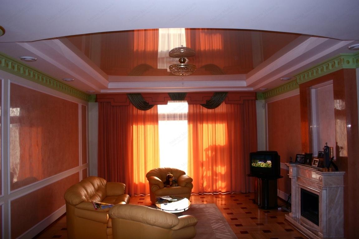 Кресло у окна