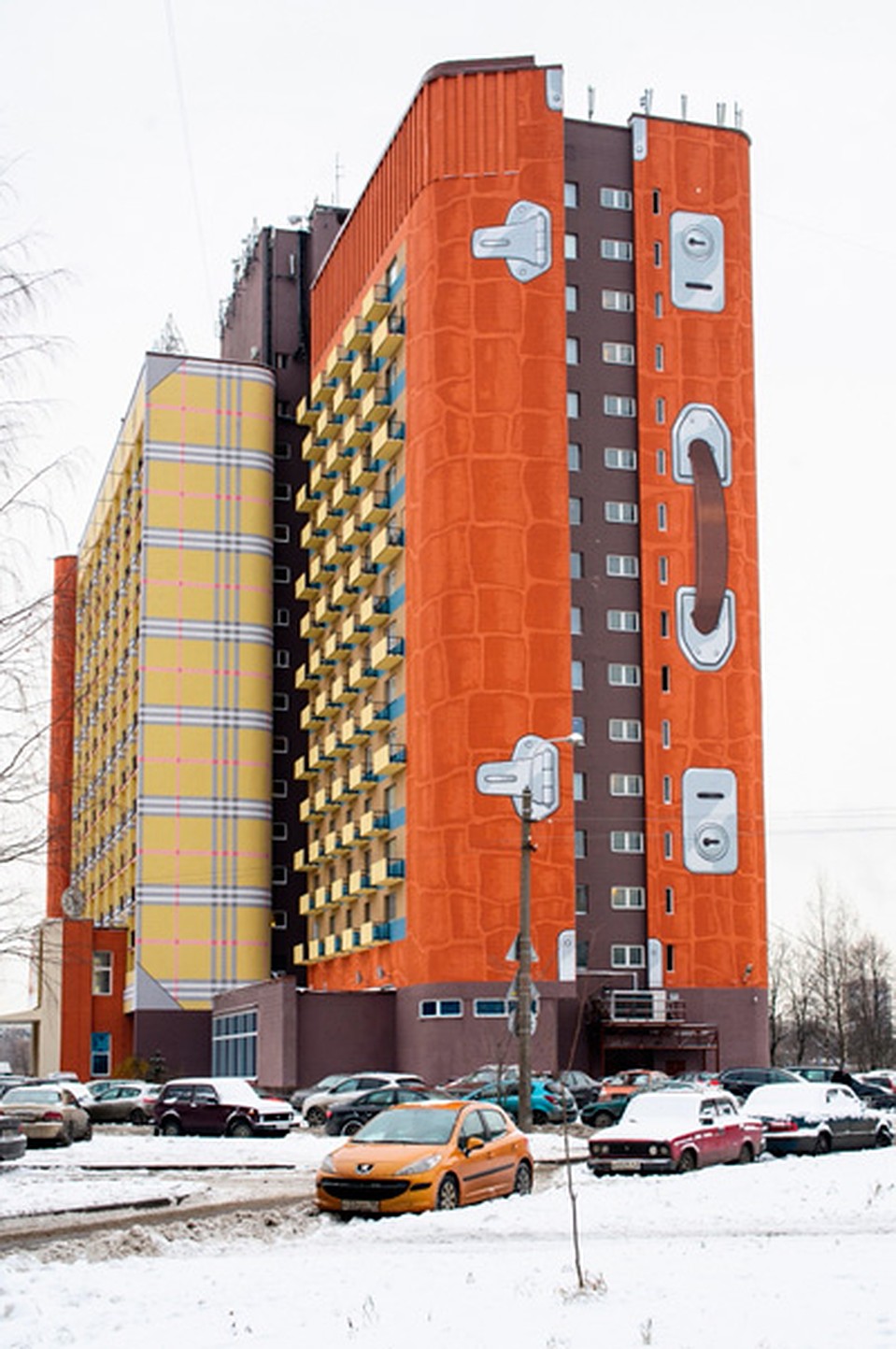 Санкт-Петербург. Два чемодана.