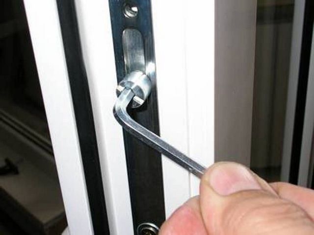 Чаще всего именно такой ключ становится главным регулировочным инструментом