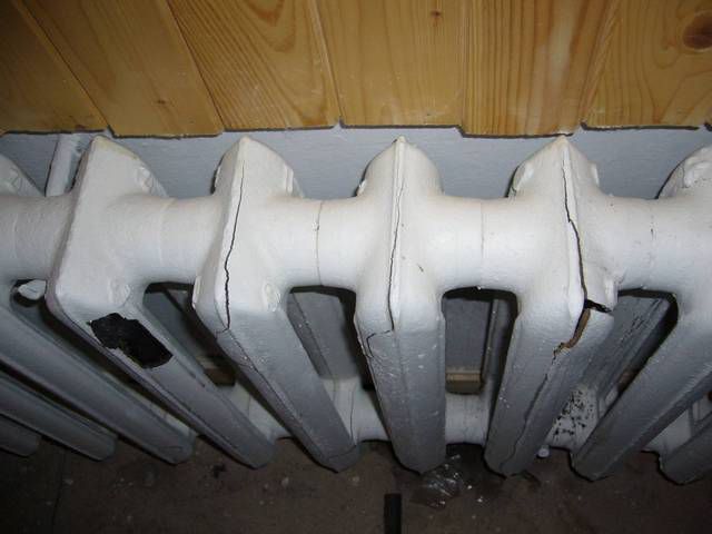 Заморозка для чугунного радиатора чаще всего становится фатальной