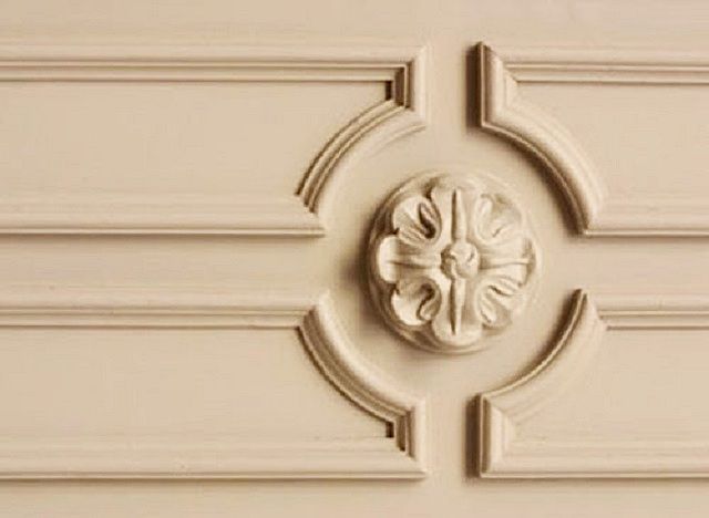 Молдинги могут применяться как по отдельности, так и в виде целых композиций, связанных единым замыслом дизайнера