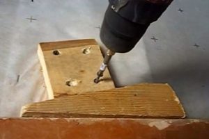 Излишки клея убираются сразу, пока он не начал схватываться