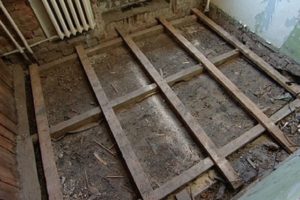 Излишки клея убираются сразу, пока он не начал схватываться