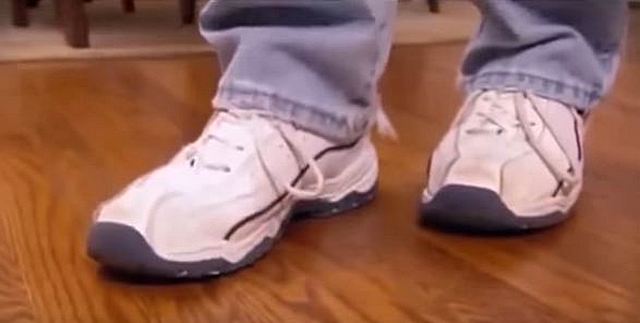 Примерно локализовав участок появления скрипов, его следует внимательно осмотреть и «протестировать»