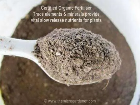 Certified organic powdered fertiliser with trace elements and minerals 