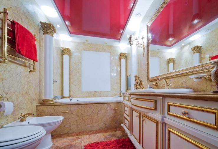 Двухуровневый натяжной потолок в ванной - фото	