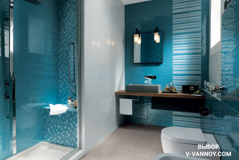 При помощи мозаики обозначили границы душевой кабины и зоны умывальника. При помощи мозаики обозначили границы душевой кабины и зоны умывальника.