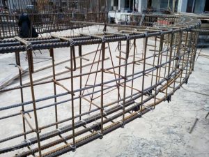 Полукруглый каркас из арматуры