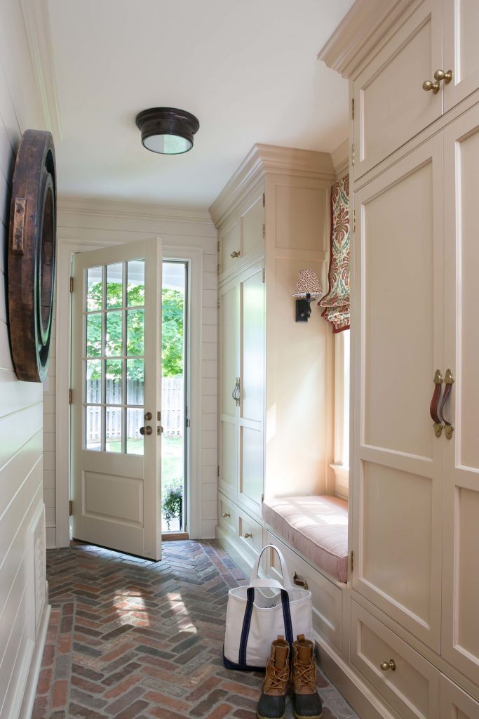Mudroom Ideas: How to Design a Mudroom for Different Spaces Simple white mudroom