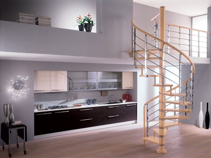 красивая витая лестница на мансарду