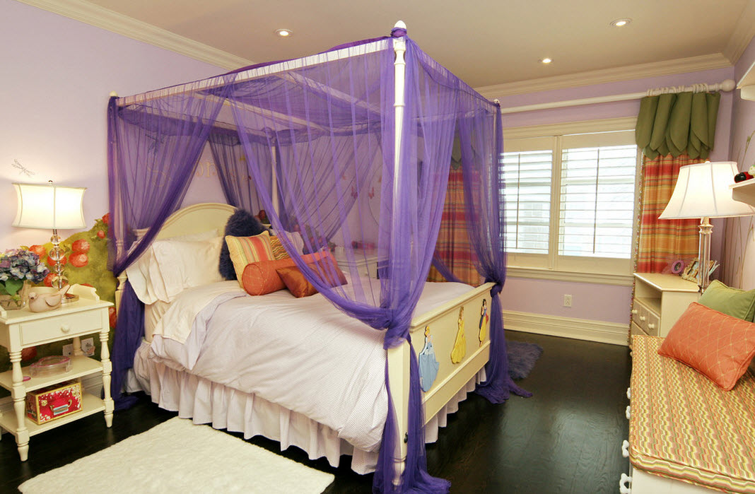 Балдахин создает романтическую атмосферу в спальне